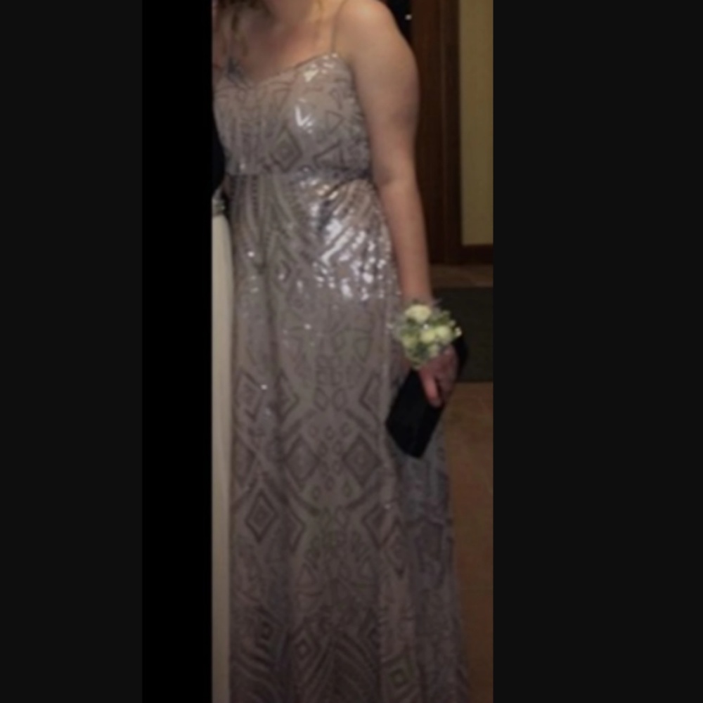 Formal Dress - Picture 2 of 7